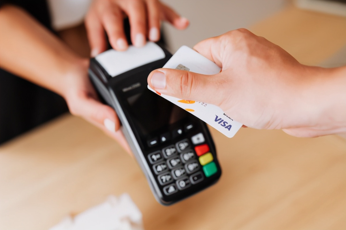 信用卡逾期透支后，多次催收不还款是否构成信用卡诈骗罪？