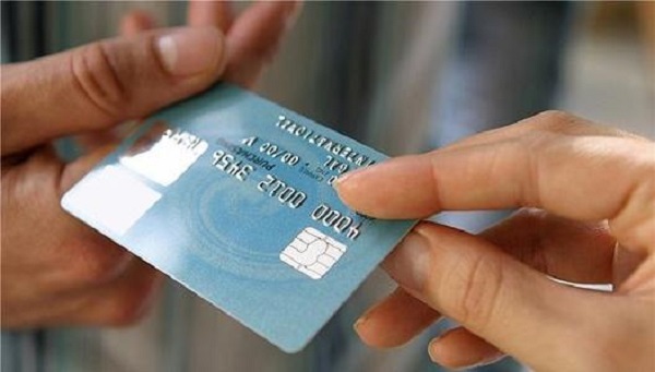 怎么办信用卡容易通过？信用卡以卡办卡技巧-知贷网